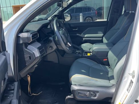 Certified 2025 Toyota 4Runner Trailhunter AWD/4WD image 6