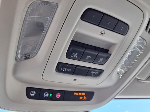 Used 2023 Buick Envision Avenir AWD/4WD image 22