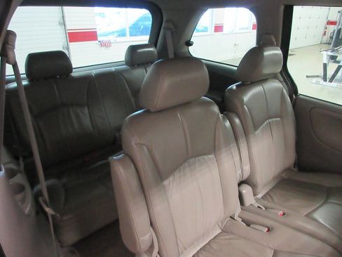 Used 2000 MAZDA MPV LX image 13