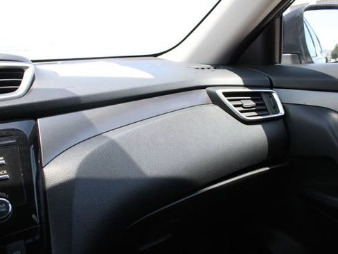 Used 2015 Nissan Rogue SV FWD image 20