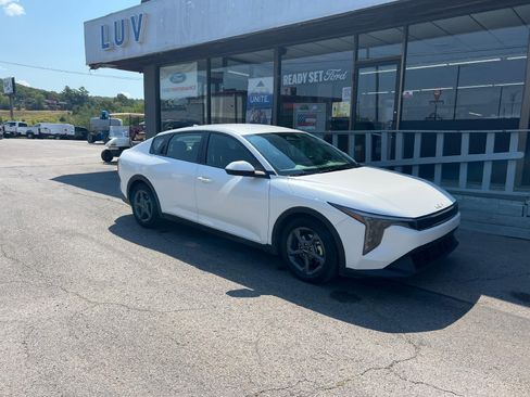 Used 2025 Kia K4 FWD image 1