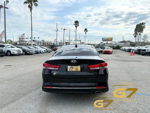 Used 2018 Kia Optima LX w/ 17" Alloy Wheels Package FWD image 3