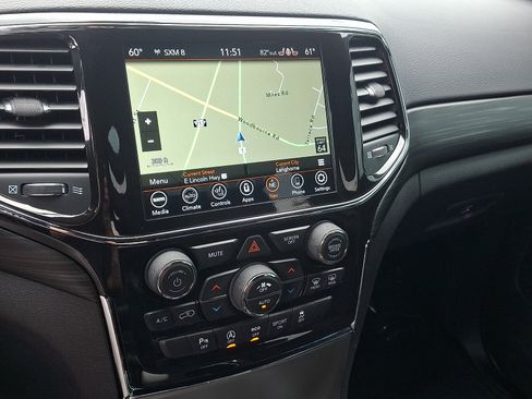 Used 2021 Jeep Grand Cherokee Laredo X AWD/4WD image 19