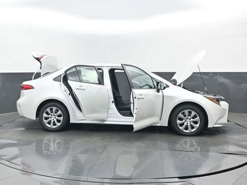 New 2026 Toyota Corolla LE FWD image 30