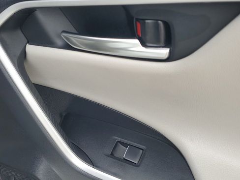 Used 2021 Toyota RAV4 Limited image 49