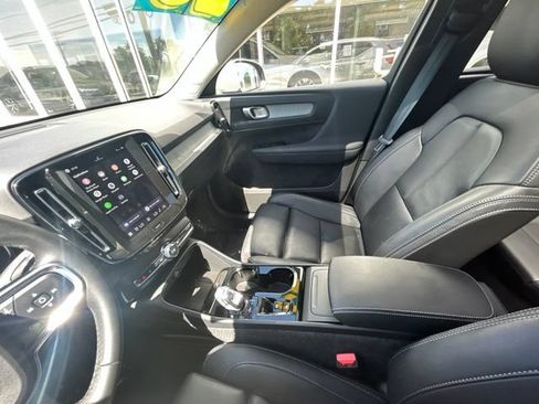 Certified 2025 Volvo XC40 B5 Plus AWD/4WD image 23