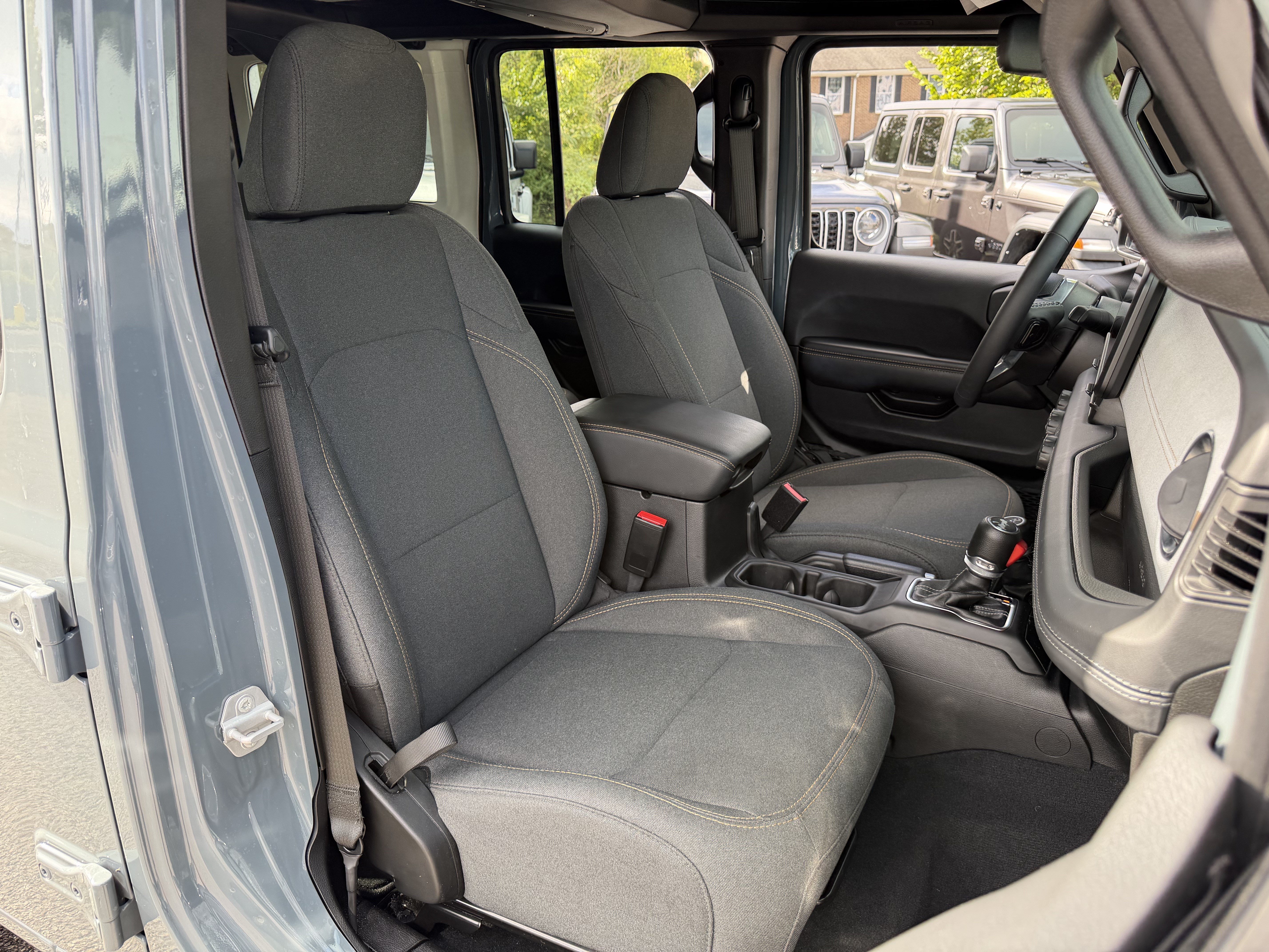 Used 2026 Jeep Wrangler Unlimited Sahara AWD/4WD image 35