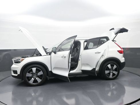Used 2021 Volvo XC40 T5 Momentum w/ Protection Package Premier AWD/4WD image 39