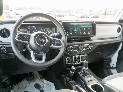 Used 2024 Jeep Wrangler Sahara image 13