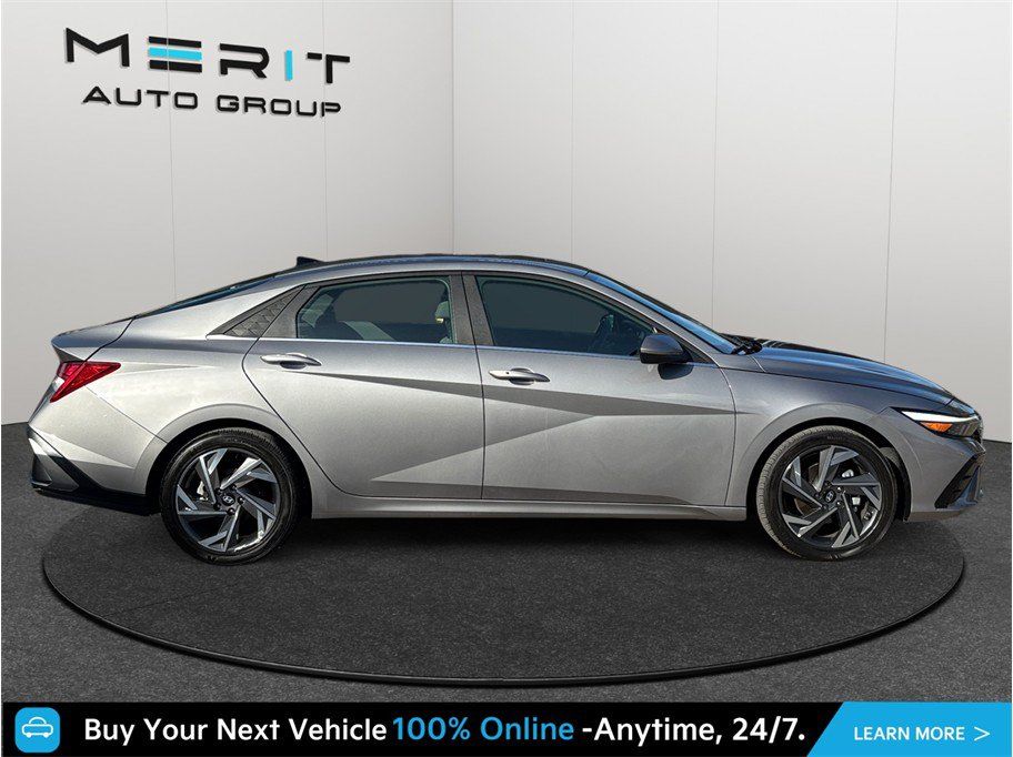 Used 2025 Hyundai Elantra SEL FWD image 10