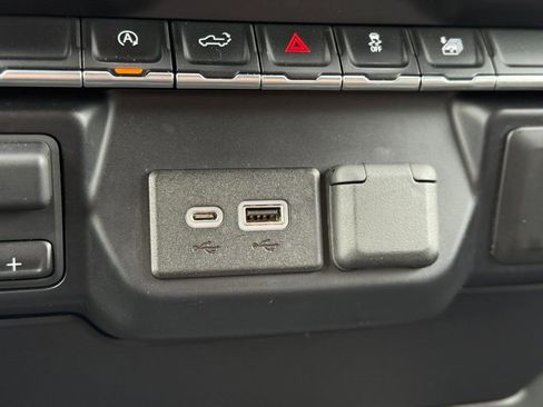 Used 2019 Chevrolet Silverado 1500 LT image 30