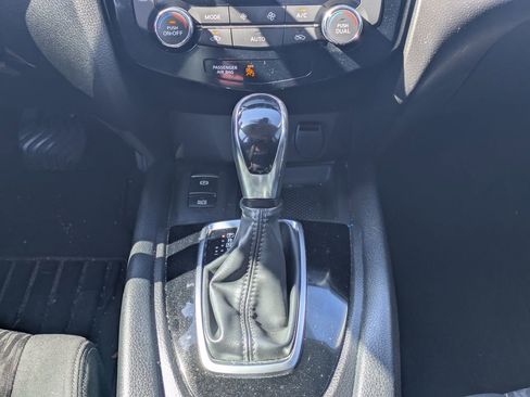 Used 2019 Nissan Rogue SV w/ Premium Package image 20