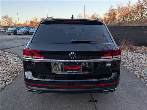 Used 2023 Volkswagen Atlas SE w/ Panoramic Sunroof Package image 4