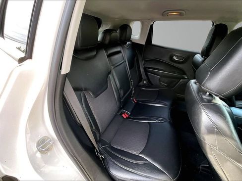 Used 2018 Jeep Compass Latitude FWD image 14