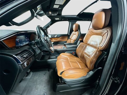 Used 2019 Lincoln Navigator Reserve image 23
