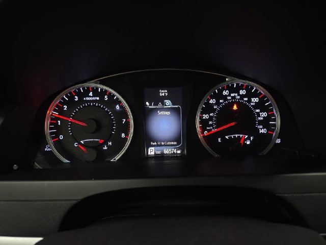 Used 2016 Toyota Camry SE w/ Moonroof Package FWD image 19