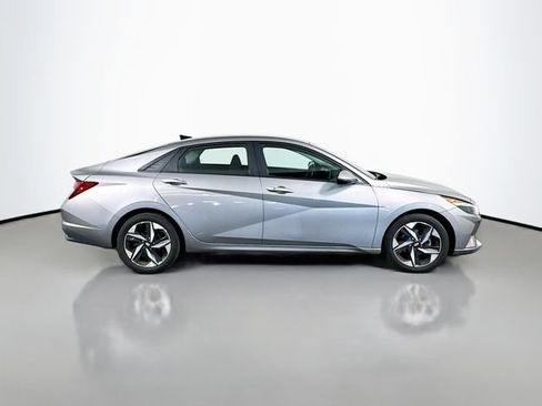 Used 2023 Hyundai Elantra SEL w/ Convenience Package FWD image 7