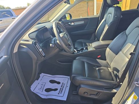 Used 2023 Volvo XC40 B4 Ultimate FWD image 24
