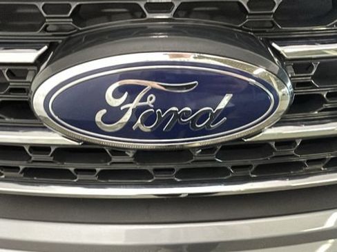 Used 2022 Ford Explorer XLT AWD/4WD image 8