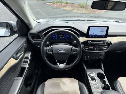 Used 2022 Ford Escape Titanium w/ Titanium Elite Package AWD/4WD image 13