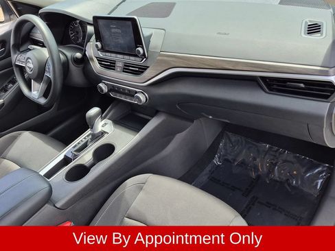 Used 2025 Nissan Altima 2.5 SV FWD image 29
