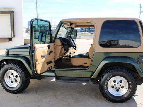 Used 1998 Jeep Wrangler Sahara image 33