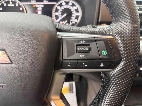 Used 2022 Mitsubishi Outlander SE image 33