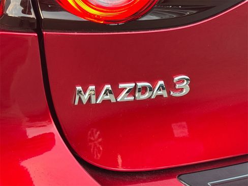 Used 2022 MAZDA MAZDA3 s image 9