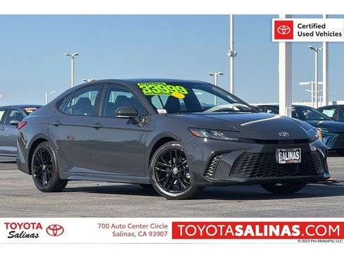 Used 2025 Toyota Camry SE FWD image 1