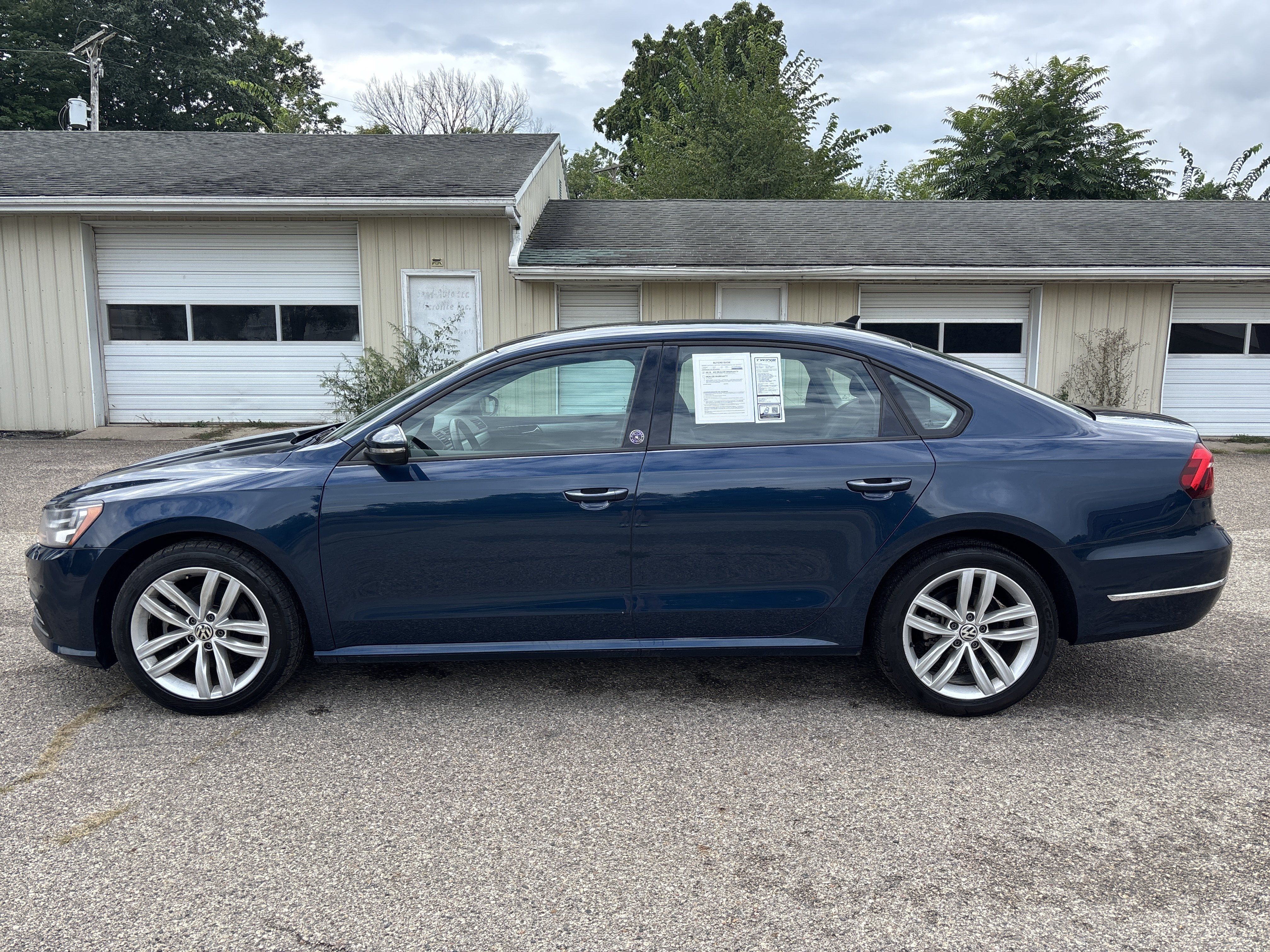 Used 2019 Volkswagen Passat 2.0T Wolfsburg w/ Wheels & Sunroof Package FWD image 9