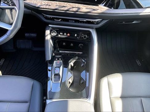 Used 2025 Audi Q5 Premium w/ Convenience Package image 15