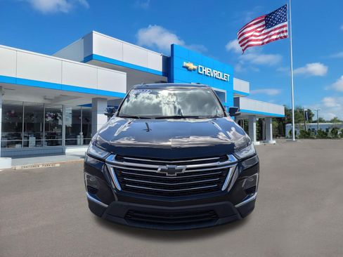 Used 2023 Chevrolet Traverse LT image 2