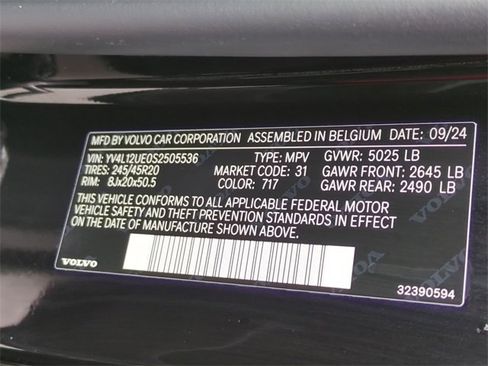 Used 2025 Volvo XC40 B5 Plus image 25