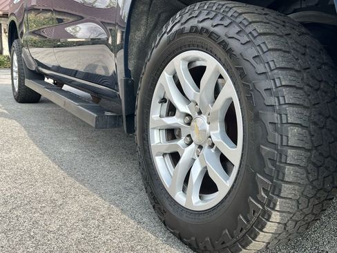Used 2021 Chevrolet Silverado 1500 LT AWD/4WD image 11