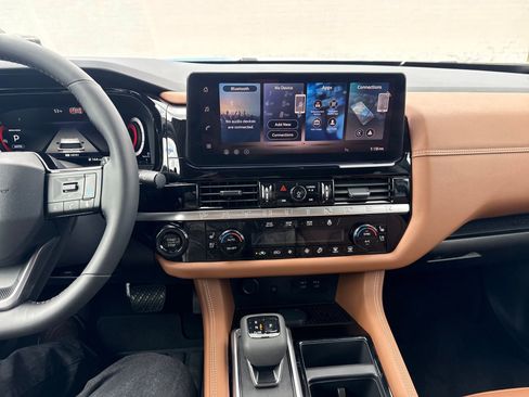 New 2026 Nissan Pathfinder Platinum AWD/4WD image 18