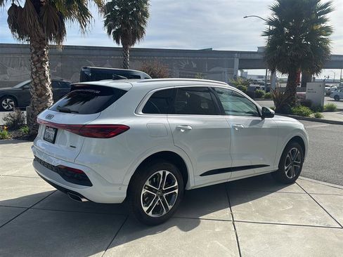 Used 2025 Audi Q5 Premium Plus w/ Premium Plus image 6