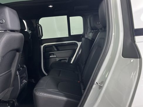 Used 2025 Land Rover Defender 110 S image 29