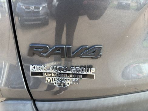 Used 2023 Toyota RAV4 XLE Premium AWD/4WD image 15