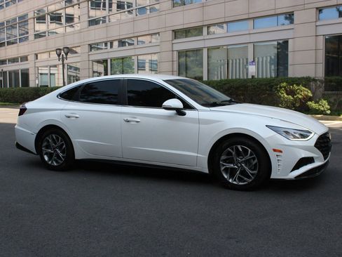 Used 2021 Hyundai Sonata SEL FWD image 2