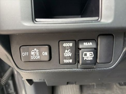 Used 2017 Toyota Tacoma TRD Sport w/ Premium & Technology Package image 8