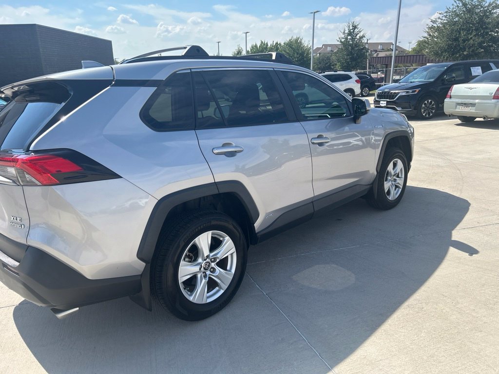 Used 2021 Toyota RAV4 XLE w/ Convenience Package AWD/4WD image 3