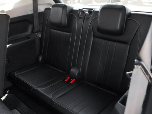 Used 2022 Volkswagen Tiguan SE FWD image 33