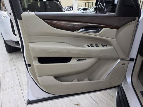 Used 2016 Cadillac Escalade 4WD image 40