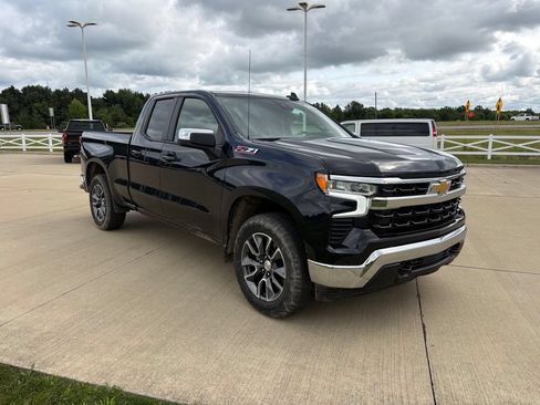 Used 2023 Chevrolet Silverado 1500 LT AWD/4WD image 8