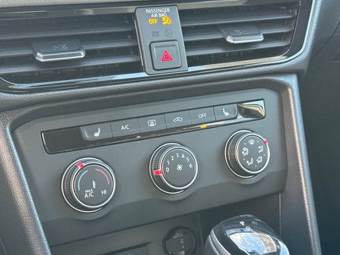 Used 2022 Volkswagen Taos SE image 20