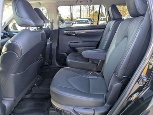 Certified 2022 Toyota Highlander Platinum image 16