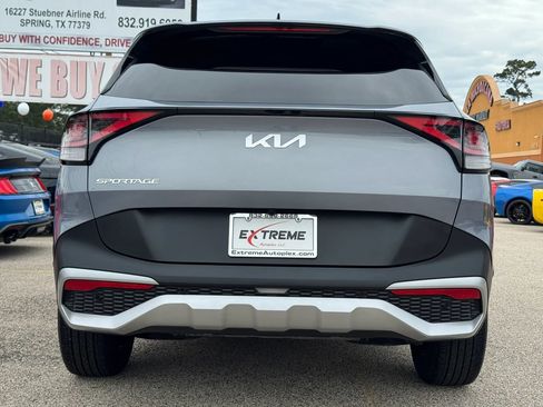 Used 2024 Kia Sportage EX image 3