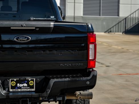Used 2022 Ford F250 Lariat w/ Black Appearance Package image 12