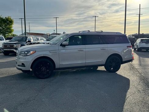 Used 2024 Lincoln Navigator L Reserve AWD/4WD image 3