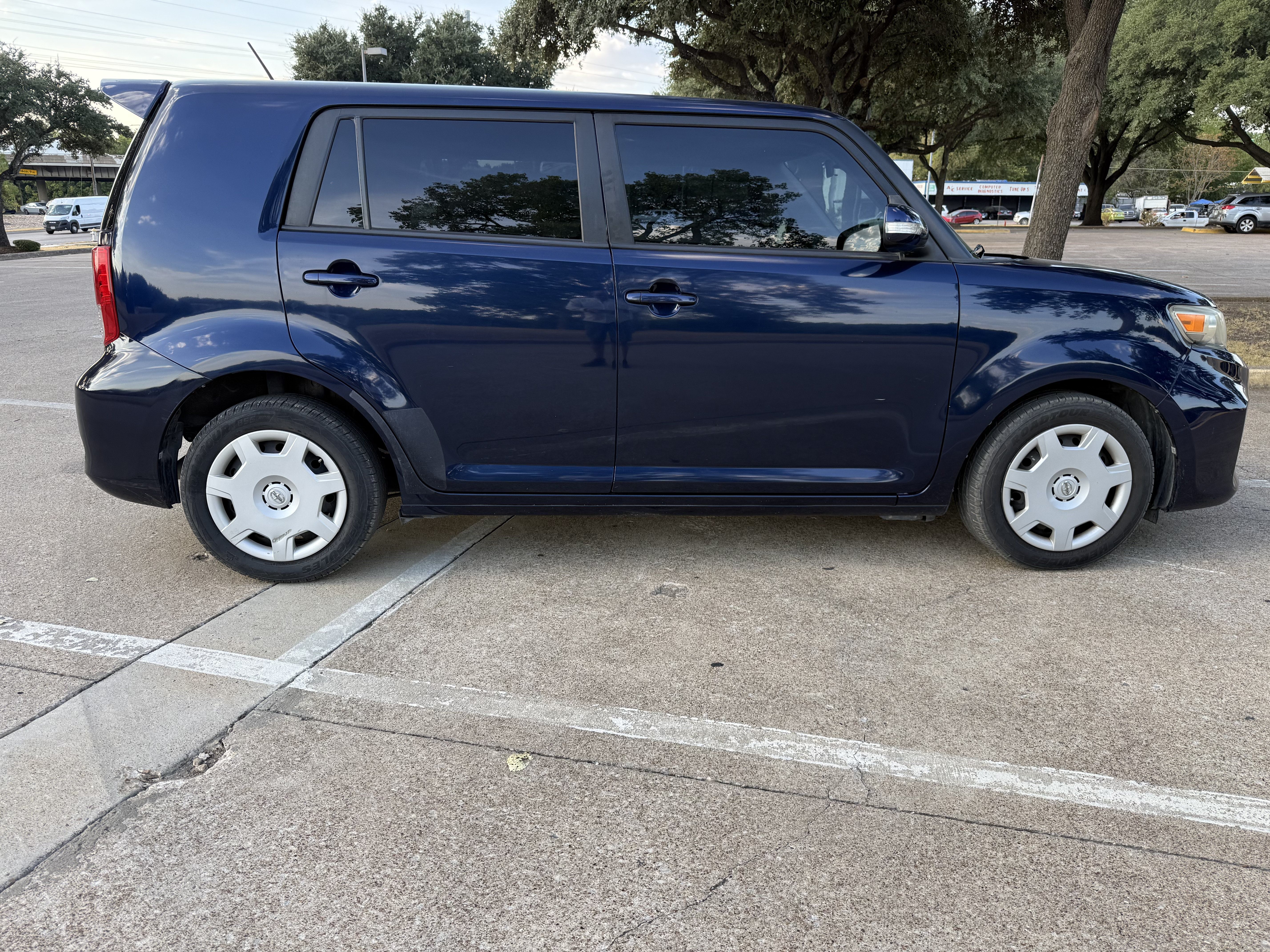 Used 2014 Scion xB FWD image 4
